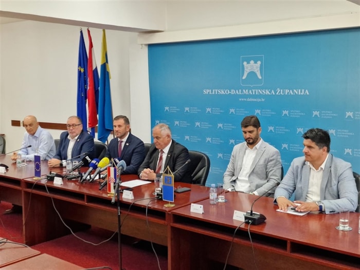 Srednjoškolcima po 200 eura za nabavku udžbenika: "Županija izdvaja značajna sredstva za učenike"