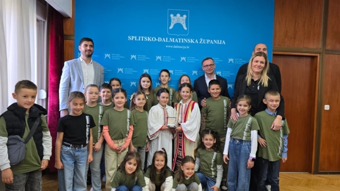 Primanje u Županiji za dječju skupinu KUD-a Branimir 888 iz Muća – prvake Hrvatske na Državnoj smotri dječjeg folklora