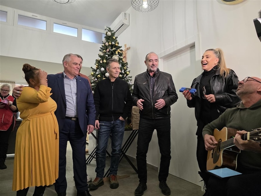 Blagdanski ručak s beskućnicima