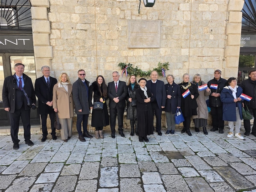 Hvar dostojanstveno obilježio 1100 godina Hrvatskoga Kraljevstva