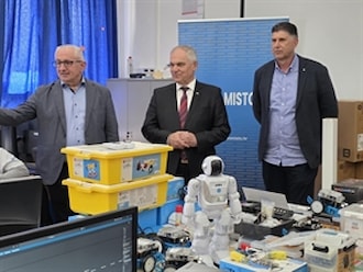 Župan Boban u Imotskom uručio 15 novih računala za informatičku učionicu OŠ Stjepana Radića