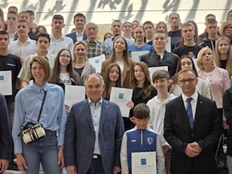 Župan Blaženko Boban uručio ugovore o stipendijama mladim nadarenim sportašima