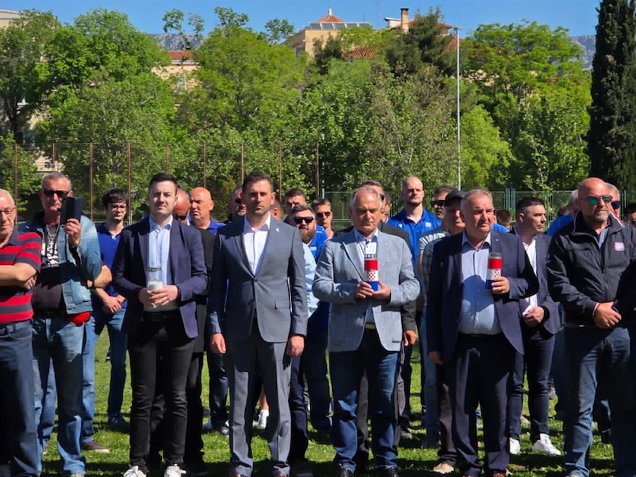 Dostojanstveno sjećanje na poginule branitelje: položeni vijenci u čast ragbijašima Ragbi kluba Nada