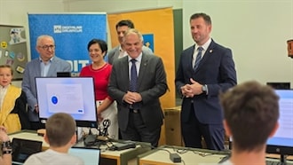 Župan Blaženko Boban uručio informatičku opremu Osnovnoj školi "Manuš"