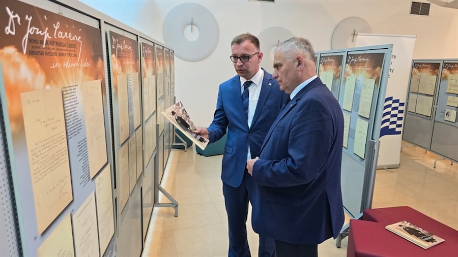 Župan Blaženko Boban nazočio otvorenju izložbe o mons. dr. Josipu Mariji Careviću