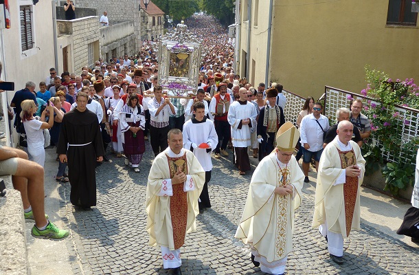 Sinj: Veličanstvena procesija i misno slavlje u Gospinu čast