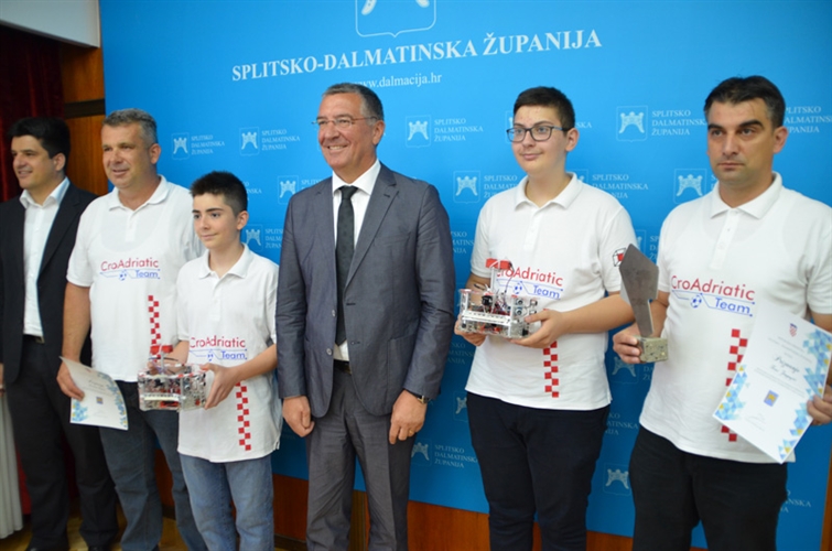 Nagrađeni robotičari kod župana